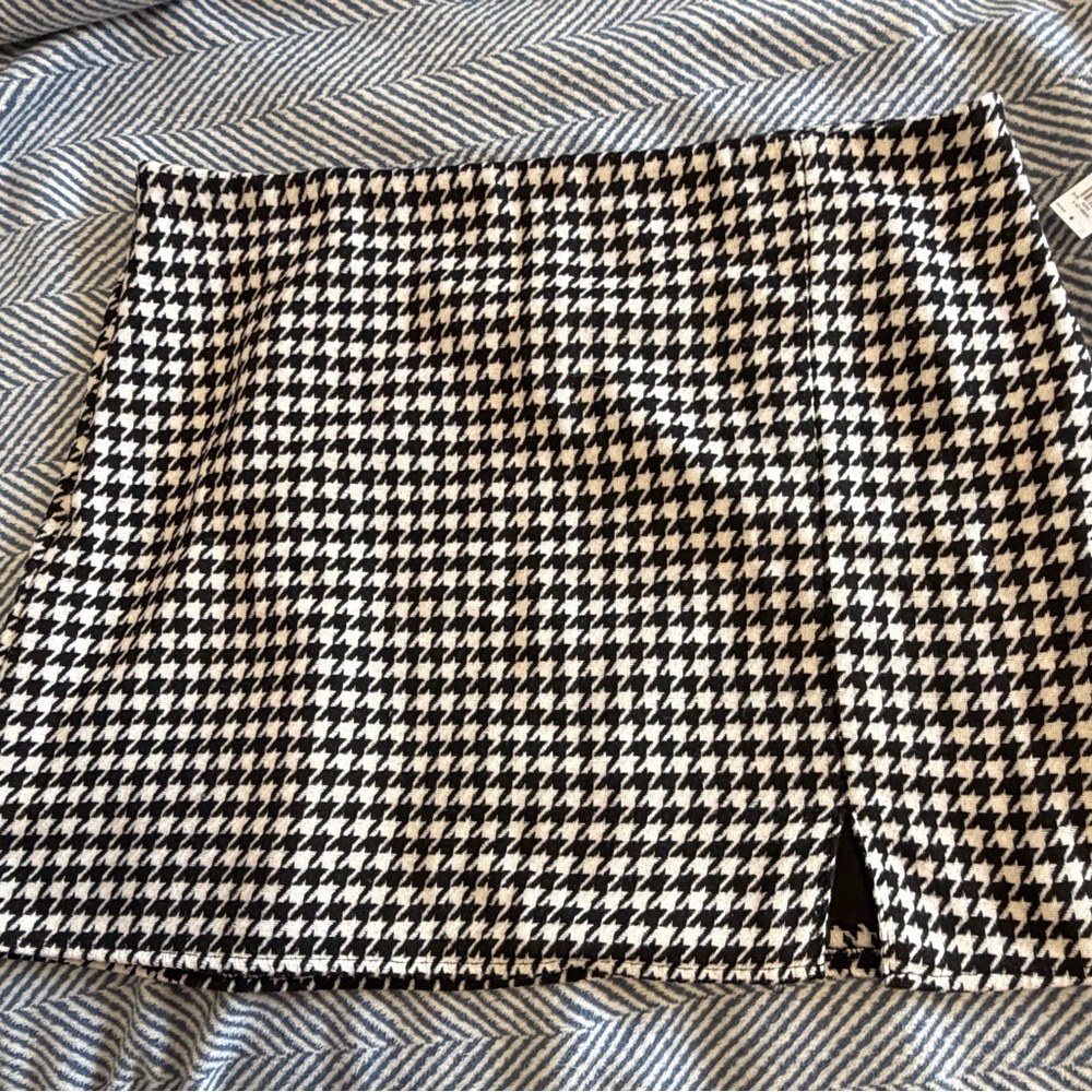 Old Navy Black and White Houndstooth Mini Skirt XXL
